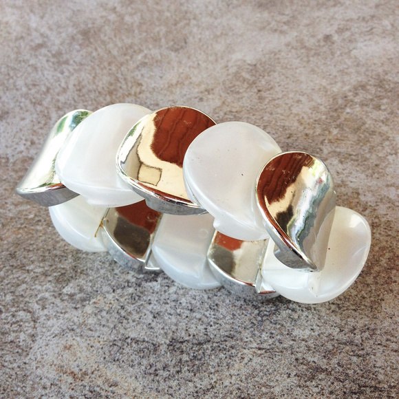 Vintage Pop Stretch Bracelet - Picture 3 of 3